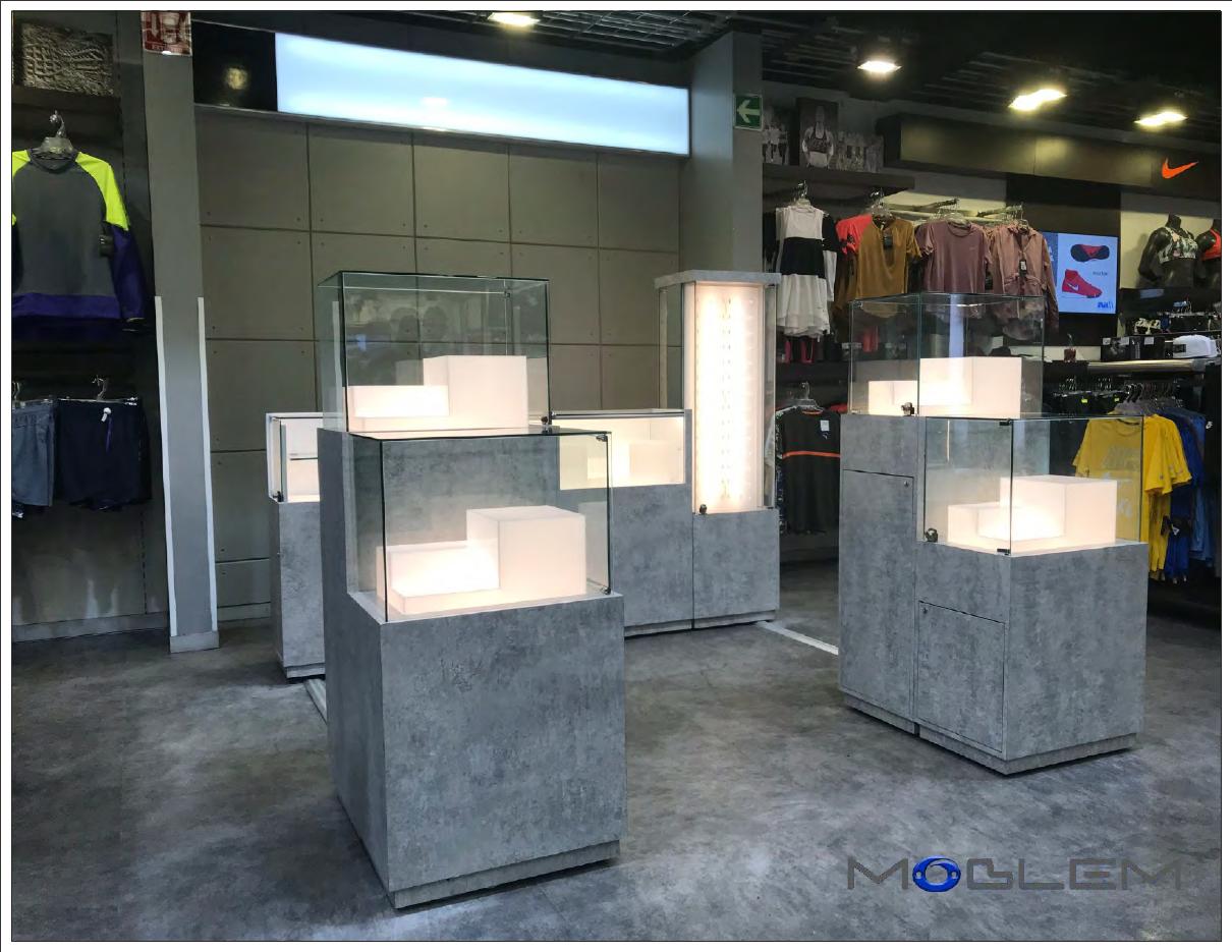 Retail · Exhibición iluminada